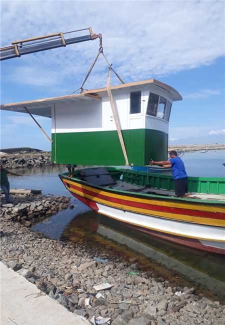 Prefeitura auxilia atividade pesqueira com reparo e manutenção de embarcações em Itapemirim