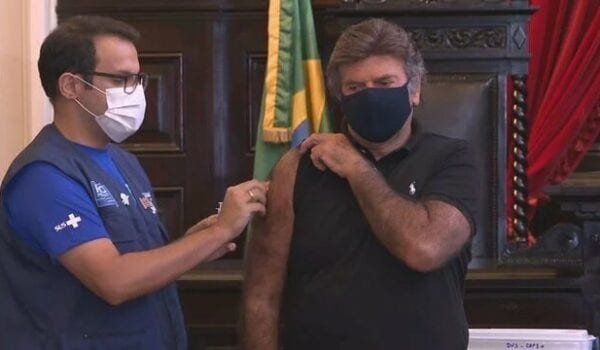 Presidente do STF, ministro Luiz Fux é vacinado contra a Covid
