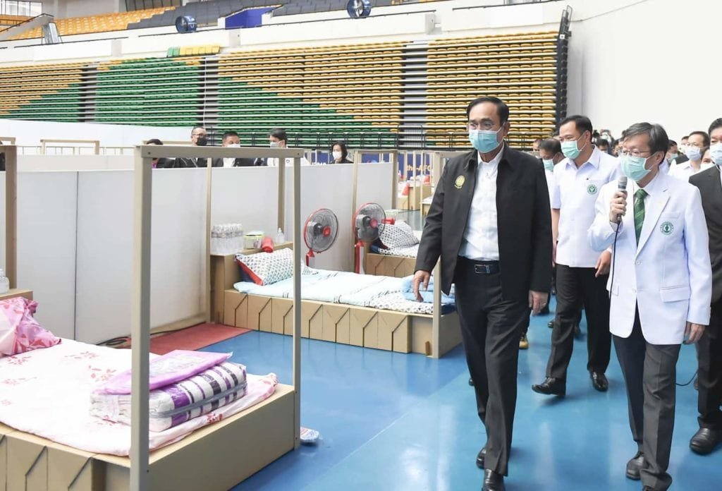 Primeiro ministro tailandês multou US $ 190 por não usar máscara na reunião covid-19