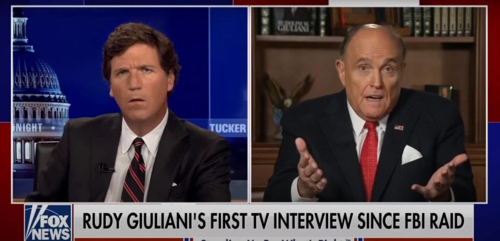 Rudy Giuliani afirma a Tucker Carlson que o mandado de busca foi ilegal devido à sua conta do iCloud