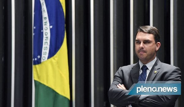 Senado: Flávio Bolsonaro aciona Conselho de Ética contra Kajuru