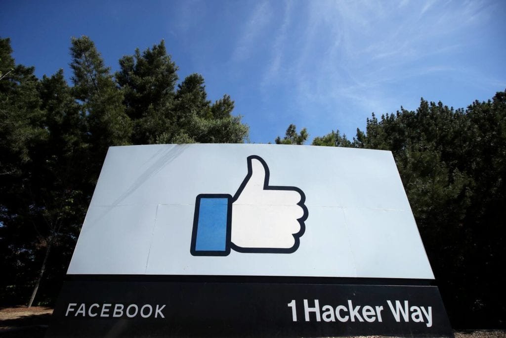 Suprema Corte fica ao lado do Facebook na disputa sobre textos robo