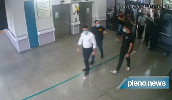 Vídeo: Deputados Arthur do Val e Kim Kataguiri invadem hospital