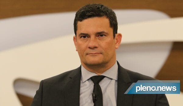 Nos EUA, Moro é imunizado contra o novo coronavírus