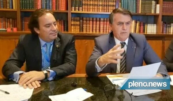 Bolsonaro volta a fazer críticas ao Jornal Nacional: “É um lixo”