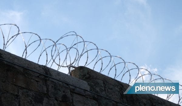 STJ reduz pela metade pena de presos de penitenciária no Rio