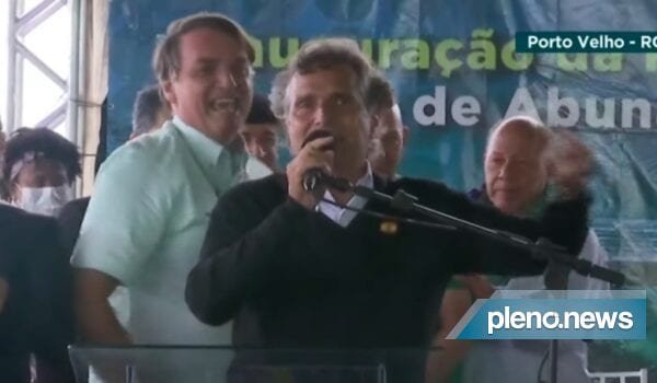 Vídeo: Ao lado de Bolsonaro, Piquet volta a xingar: ‘Globolixo!’