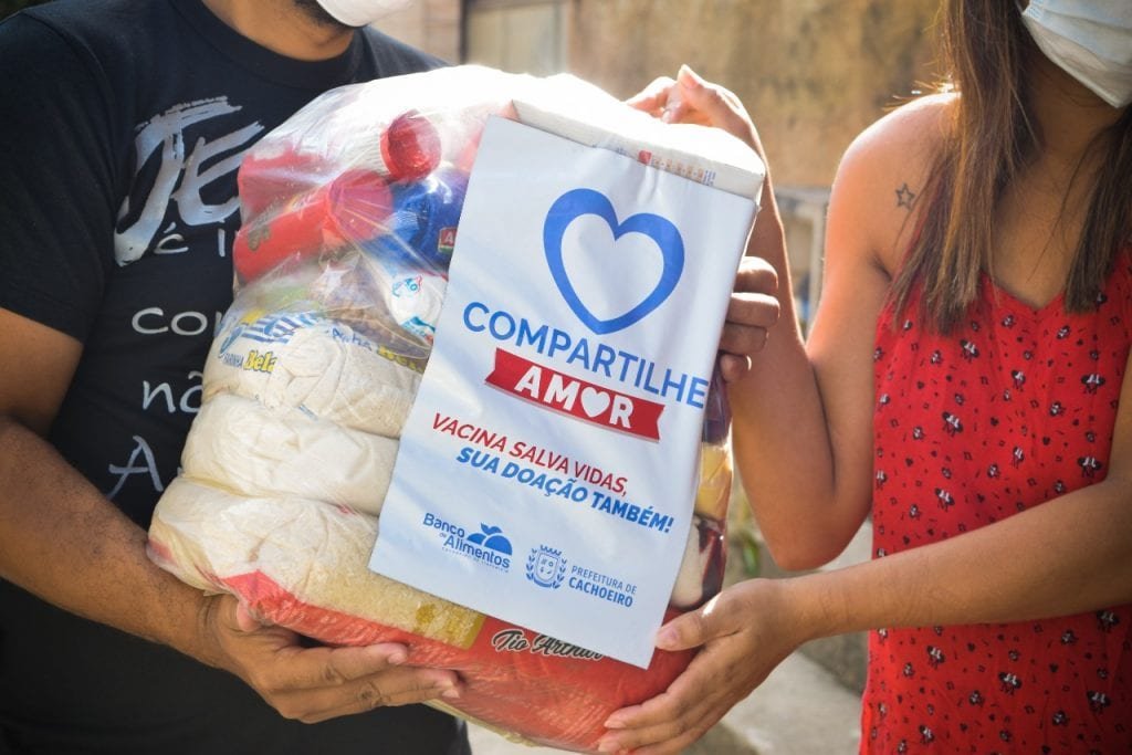 Famílias de Cachoeiro recebem cestas da campanha Compartilhe Amor