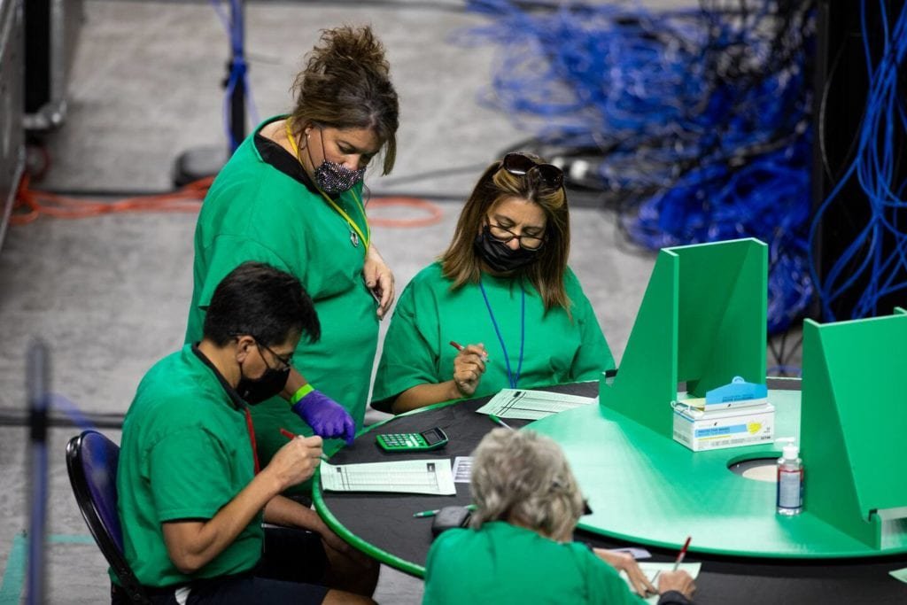 Os republicanos do Arizona resistem às preocupações do Departamento de Justiça, criando um possível conflito sobre a recontagem do condado de Maricopa