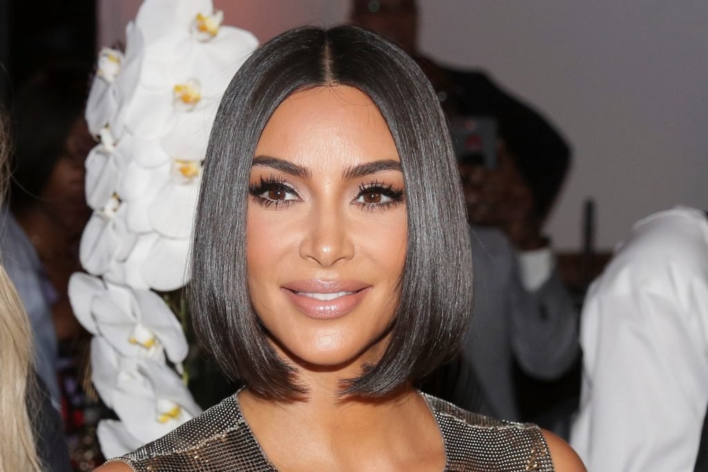 12 a julgamento por roubo de joias Kardashian West em Paris