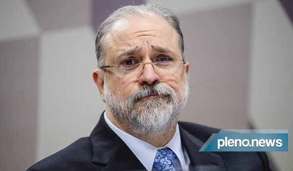 CPI da Covid: Convocação de Aras para depor ganha força