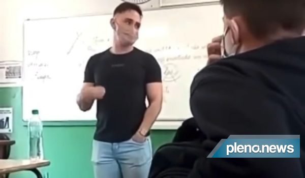 Vídeo: Professor intimida alunos ‘bolsonaristas’ em sala de aula
