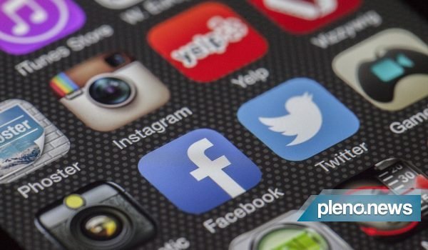 Covid-19: Facebook e Instagram apagaram 1 milhão de conteúdos
