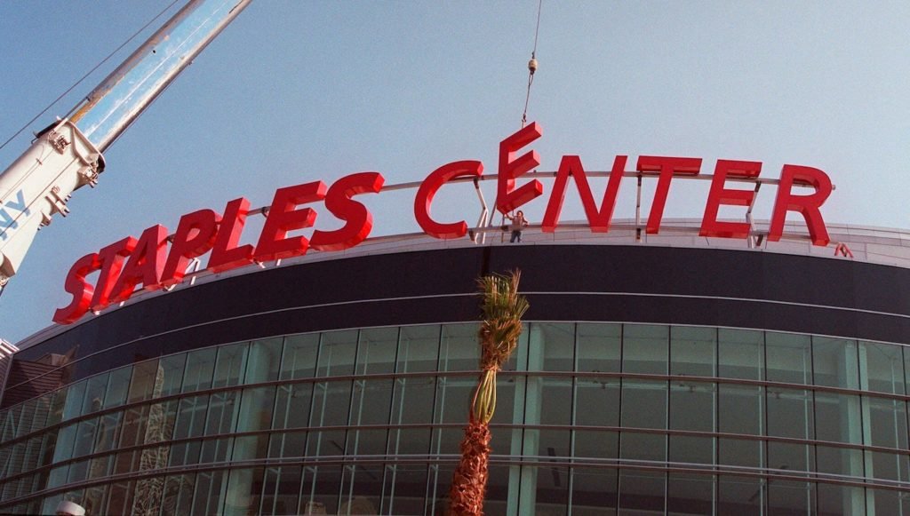 A mudança de nome do Staples Center mostra como as empresas compram nostalgia