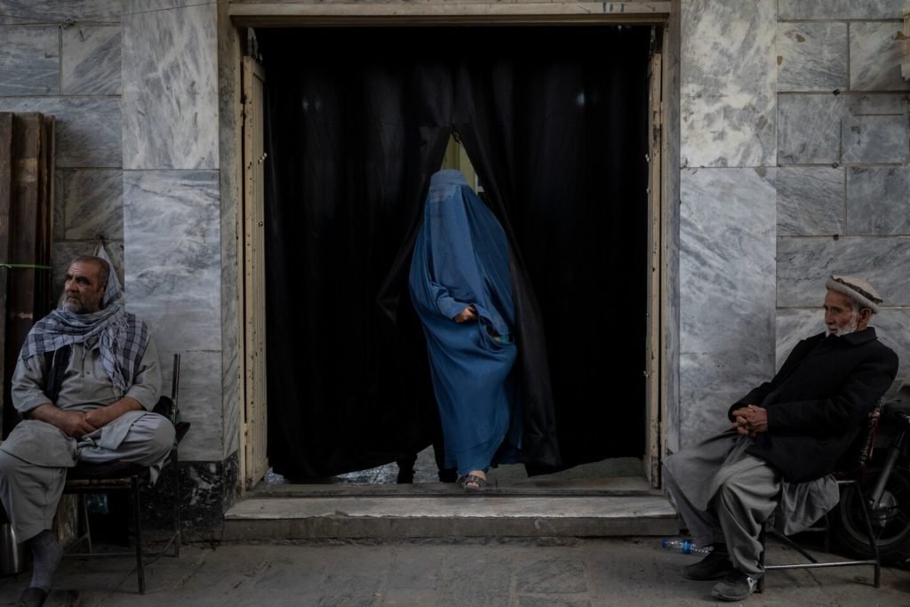 Apesar da desconfiança, os xiitas afegãos buscam proteção do Taleban