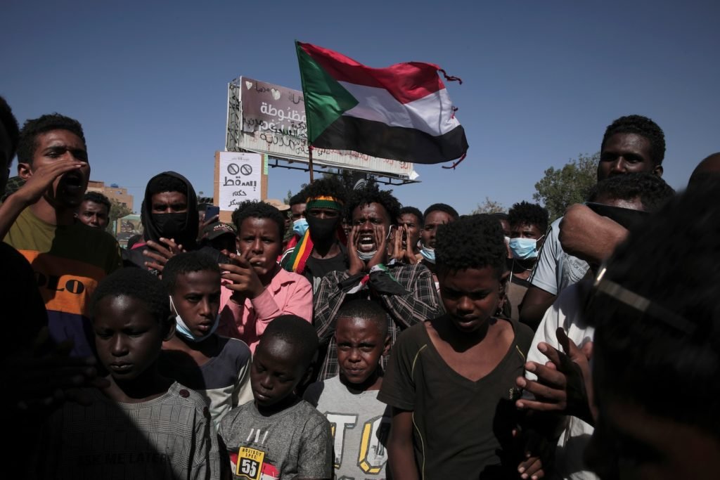 Apesar do acordo, manifestação sudanesa para exigir a saída de governantes militares