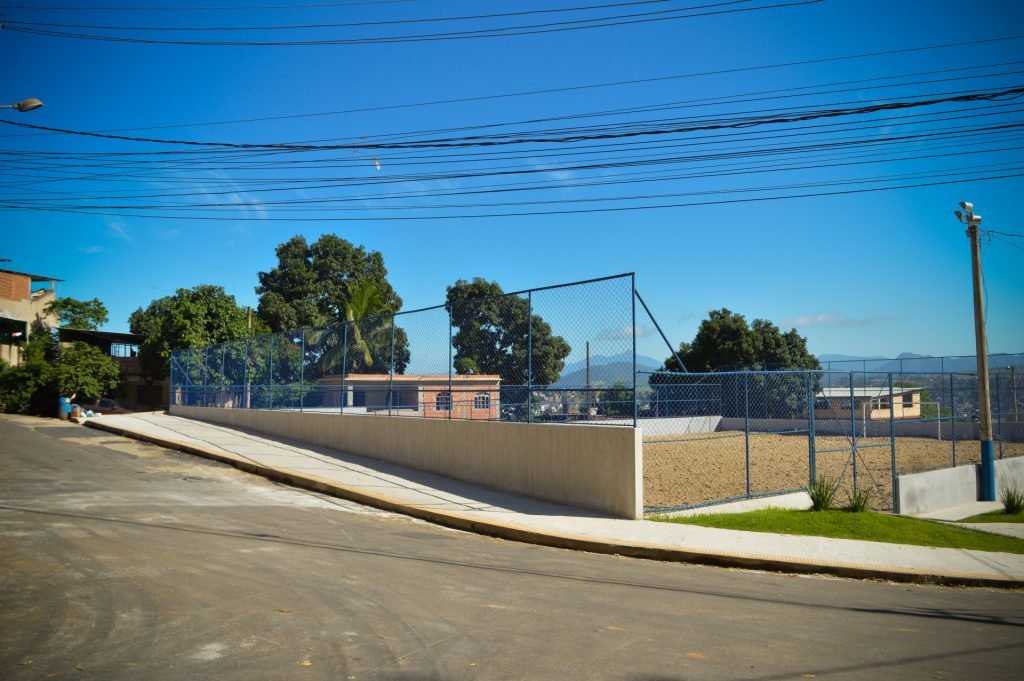 Prefeitura revitaliza campo de areia e entrega academia no Alto Eucalipto