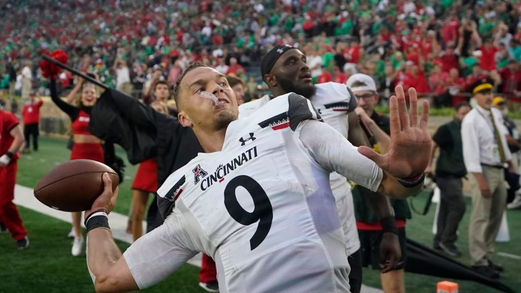 Cincinnati precisava de uma tempestade perfeita para fazer o CFP.  As nuvens estão se formando.