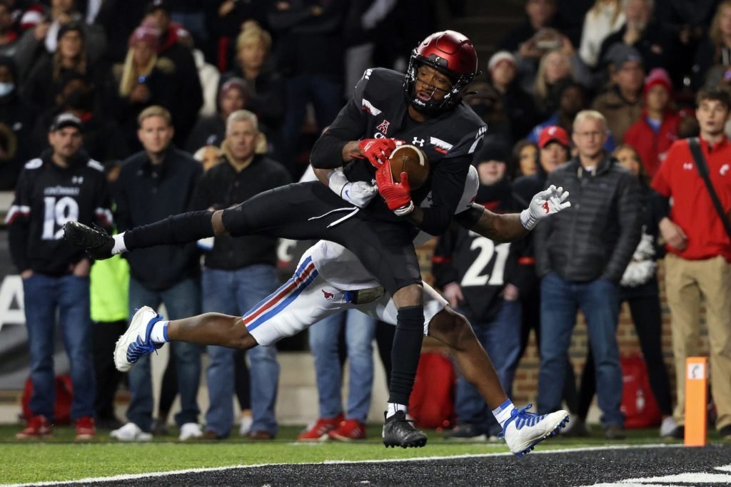 Classificação do futebol americano nas eliminatórias: Cincinnati ou Michigan em 4º lugar?