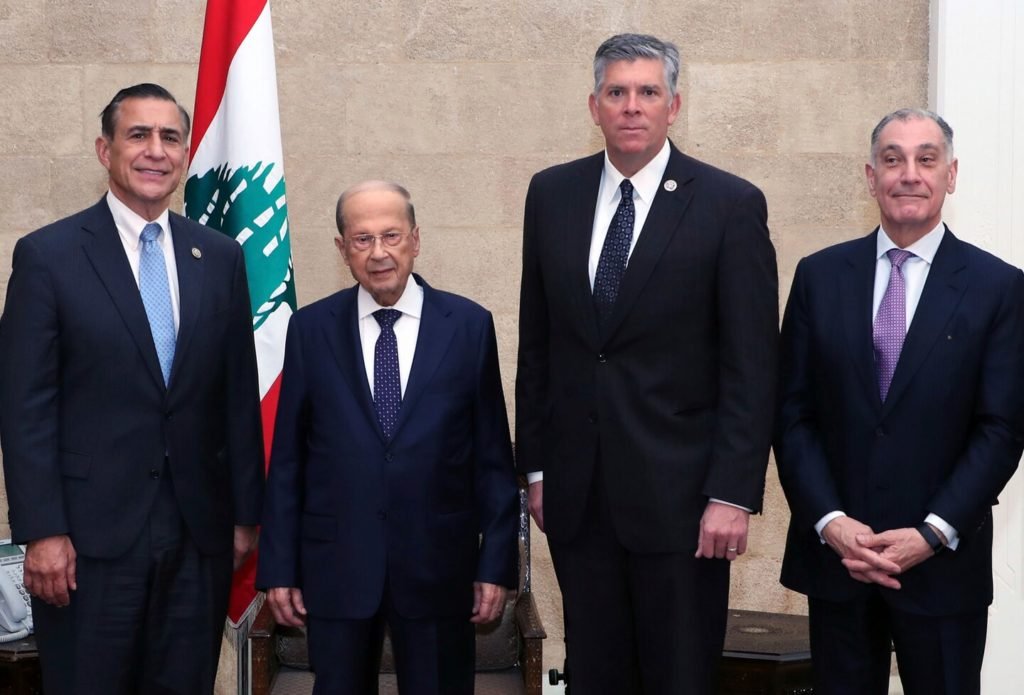 Congressistas dos EUA no Líbano por causa de uma crise econômica devastadora