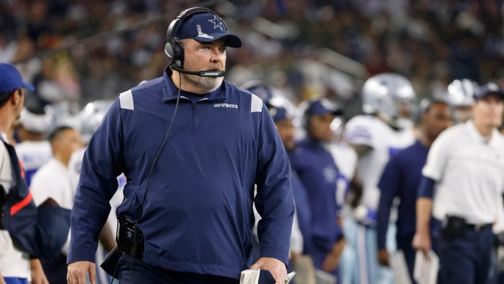 O técnico do Cowboys, Mike McCarthy, testa positivo para coronavírus e vai perder o jogo de quinta-feira