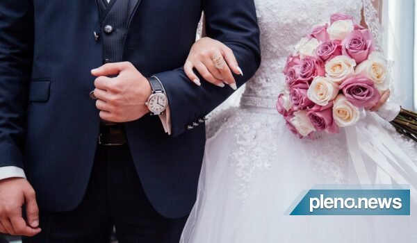 PL quer fim dos termos ‘marido e mulher’ no casamento civil