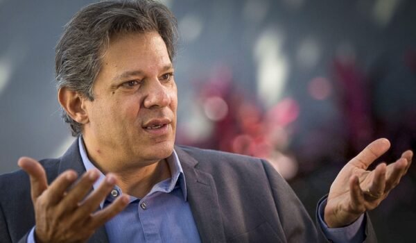 Haddad se revolta com mudança de Bolsonaro no Prouni: “Nojo!”