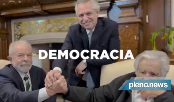 Lula lança ‘aula de democracia’ com Alberto Fernández e Mujica