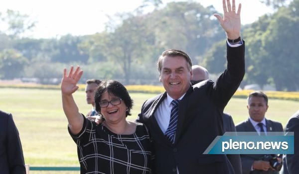 Bolsonaro diz que ministério mais difícil é comandado por Damares