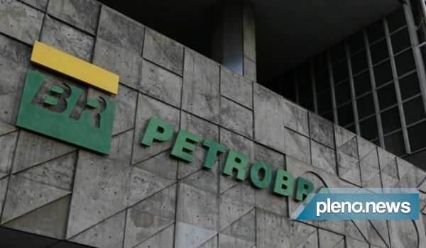 Petrobras abre concurso com salário inicial de R$ 11.716,82