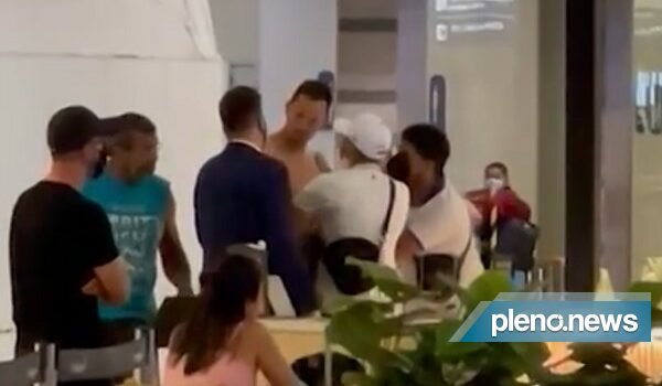 Jogador do Atlético-MG inicia briga ao irritar-se com criança
