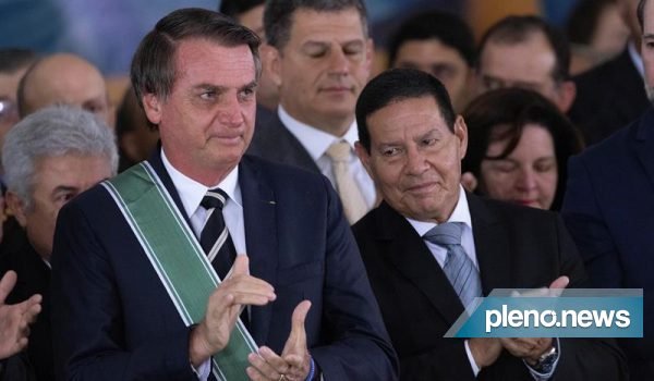 Bolsonaro sobre escolha de vice para 2022: ‘Pode ser até o Mourão’