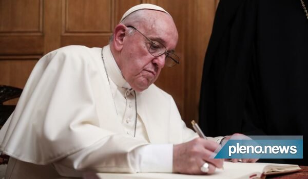 Em carta aos casais, Papa fala de 3 “palavras-chave do casamento”