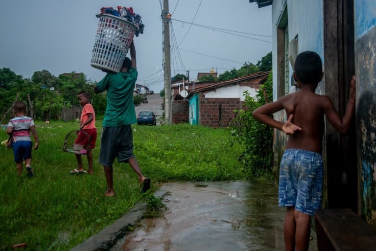 Fotos mostram casas destruídas por inundações em Itambé, na Bahia