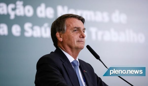 Bolsonaro torna oficial a lei que cria o programa Auxílio Brasil