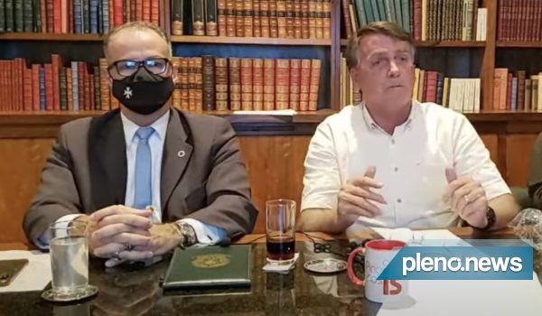 Bolsonaro “fecha o diálogo” com presidente da Anvisa: ‘Impossível’
