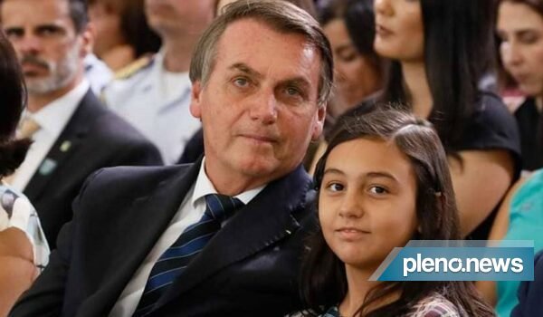 Bolsonaro: ‘Um juiz decidir sobre vacinar minha filha? Tá de brincadeira’