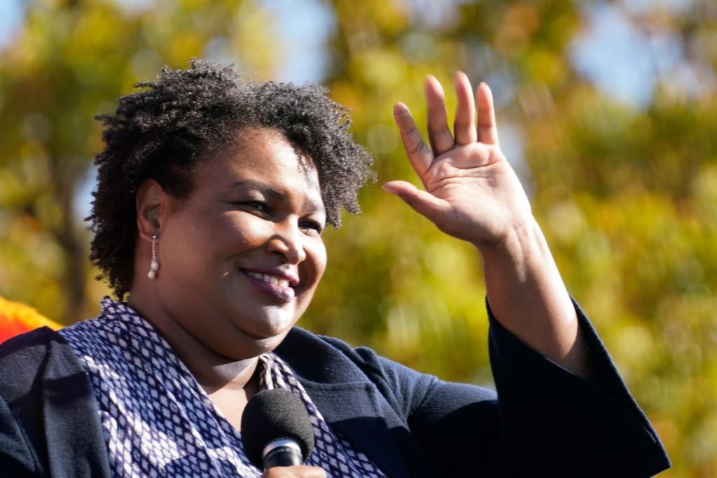A democrata Stacey Abrams anuncia proposta para governador da Geórgia