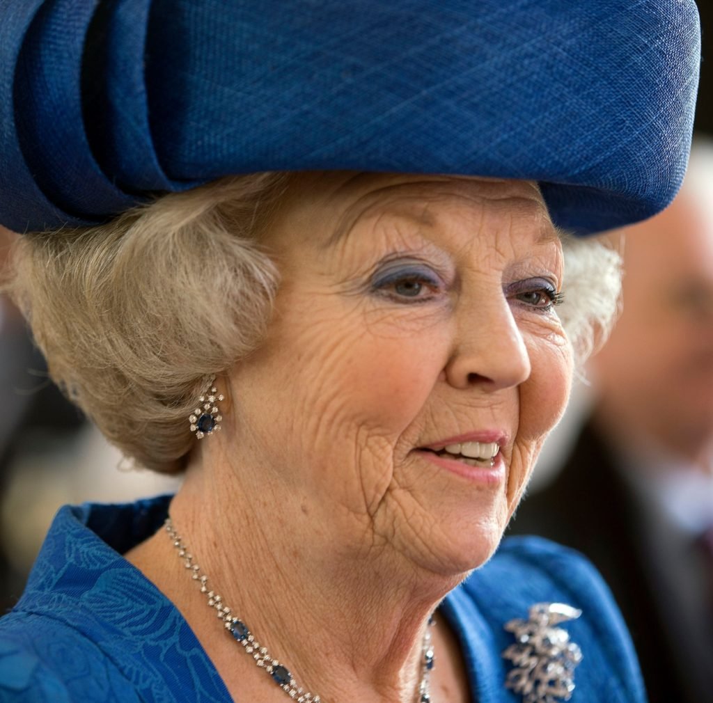 Ex-rainha holandesa Beatrix teste positivo para coronavírus