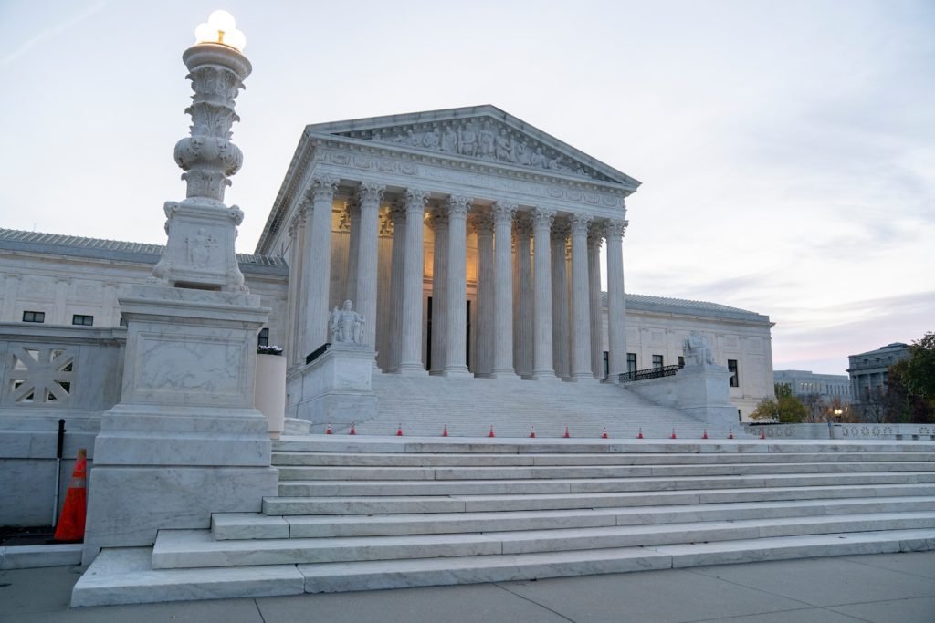 Suprema Corte ouve argumentos orais sobre a lei de aborto do Mississippi: atualizações ao vivo