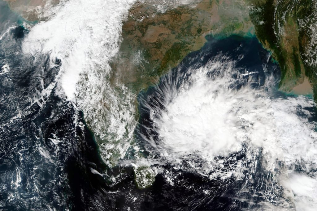 Tempestade tropical se formando na Baía de Bengala, na costa indiana