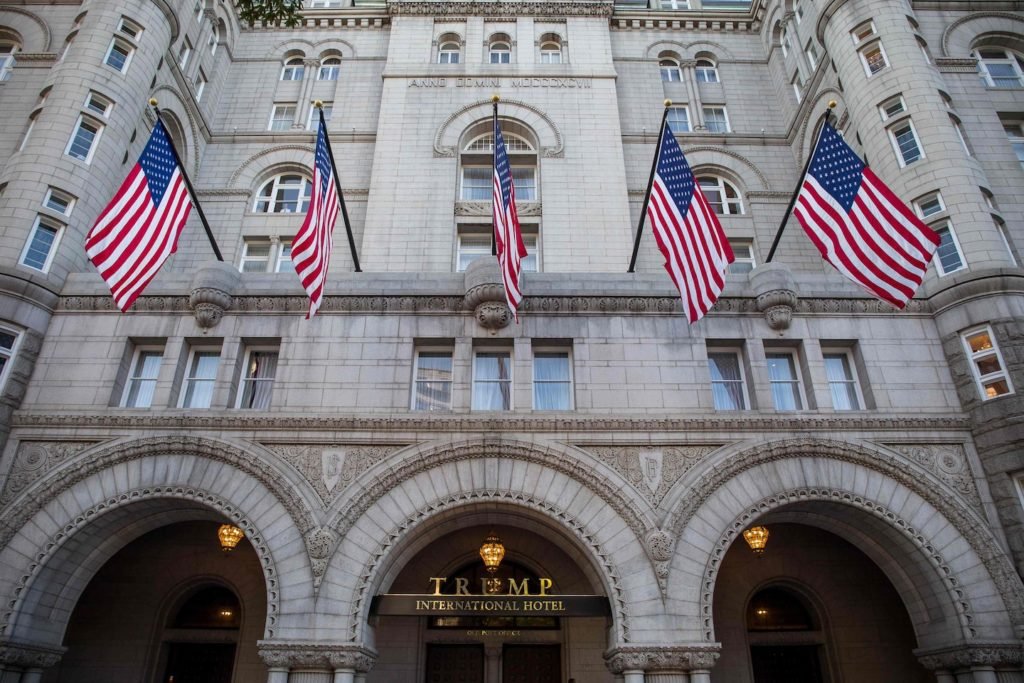 Trump pode lucrar US $ 100 milhões com a venda do hotel em DC