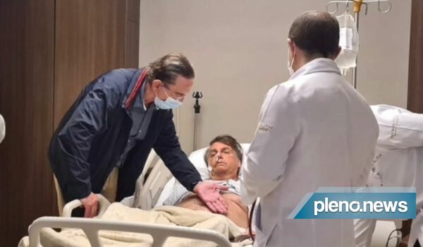 Bolsonaro mostra exame feito por médico ao som de ‘Faith’