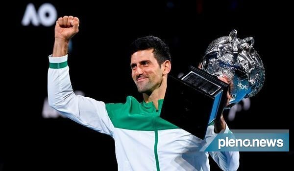 Sem vacina, Djokovic tem visto cancelado e deixará Austrália