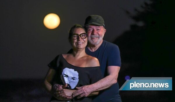 Após reclamar, namorada de Lula ganha “selo azul” no Twitter