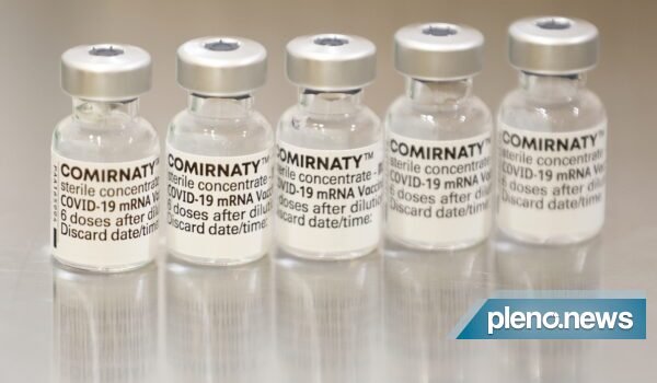 Brasil recebe primeiro lote da vacina da Pfizer para crianças