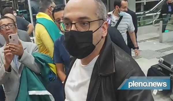 Abraham Weintraub chega ao Brasil e fará “tour” por São Paulo