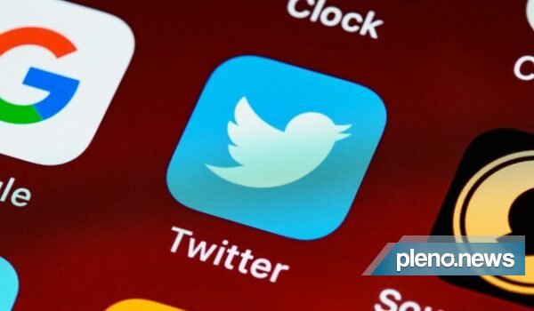 Twitter no Brasil lança botão para denunciar fake news