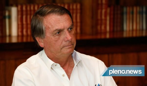 Bolsonaro diz que decisão de Lewandowski não obriga vacinação infantil