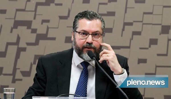 Araújo: Fábio Faria tem ‘sanha de perseguir conservadores’